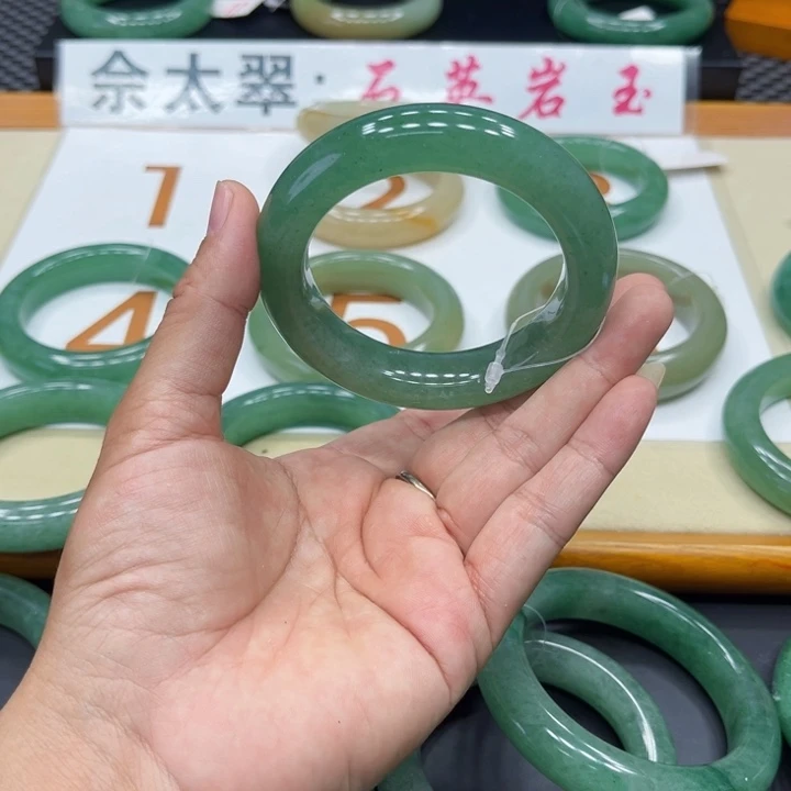 未镶嵌手镯石英质玉N**e