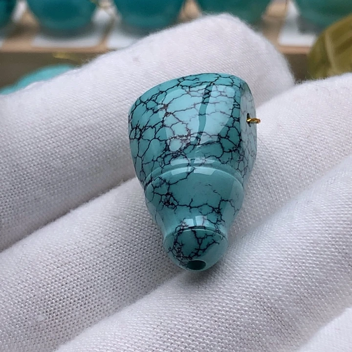 绿松石未镶嵌颈饰