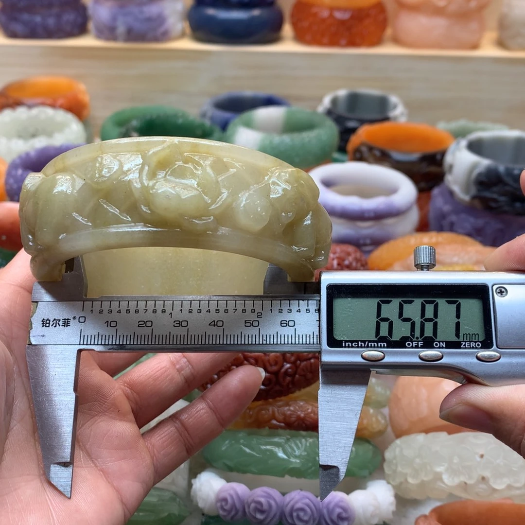 未镶嵌手镯石英质玉