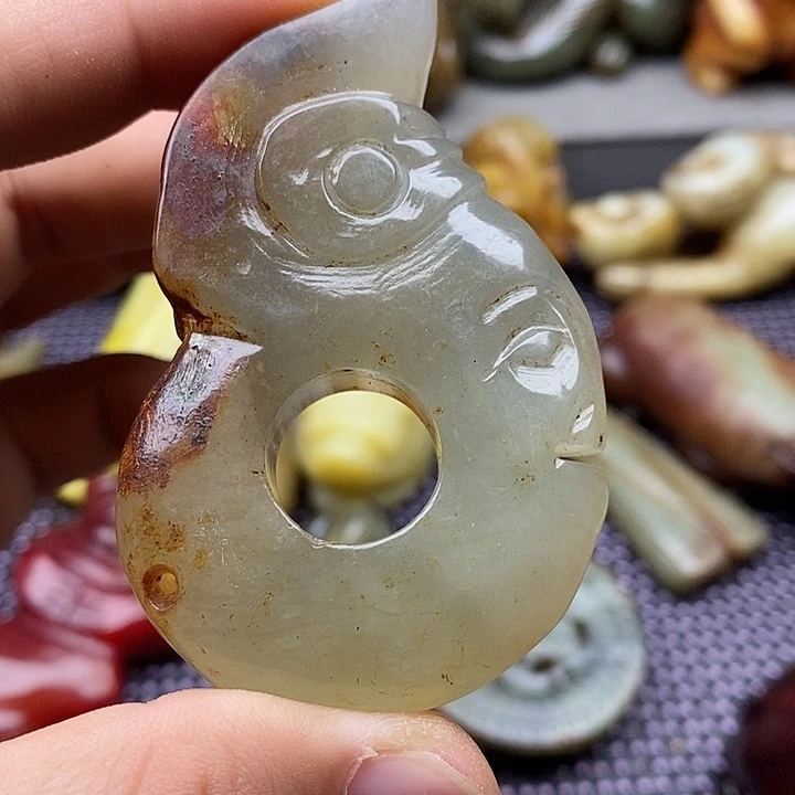 蛇纹石玉未镶嵌颈饰