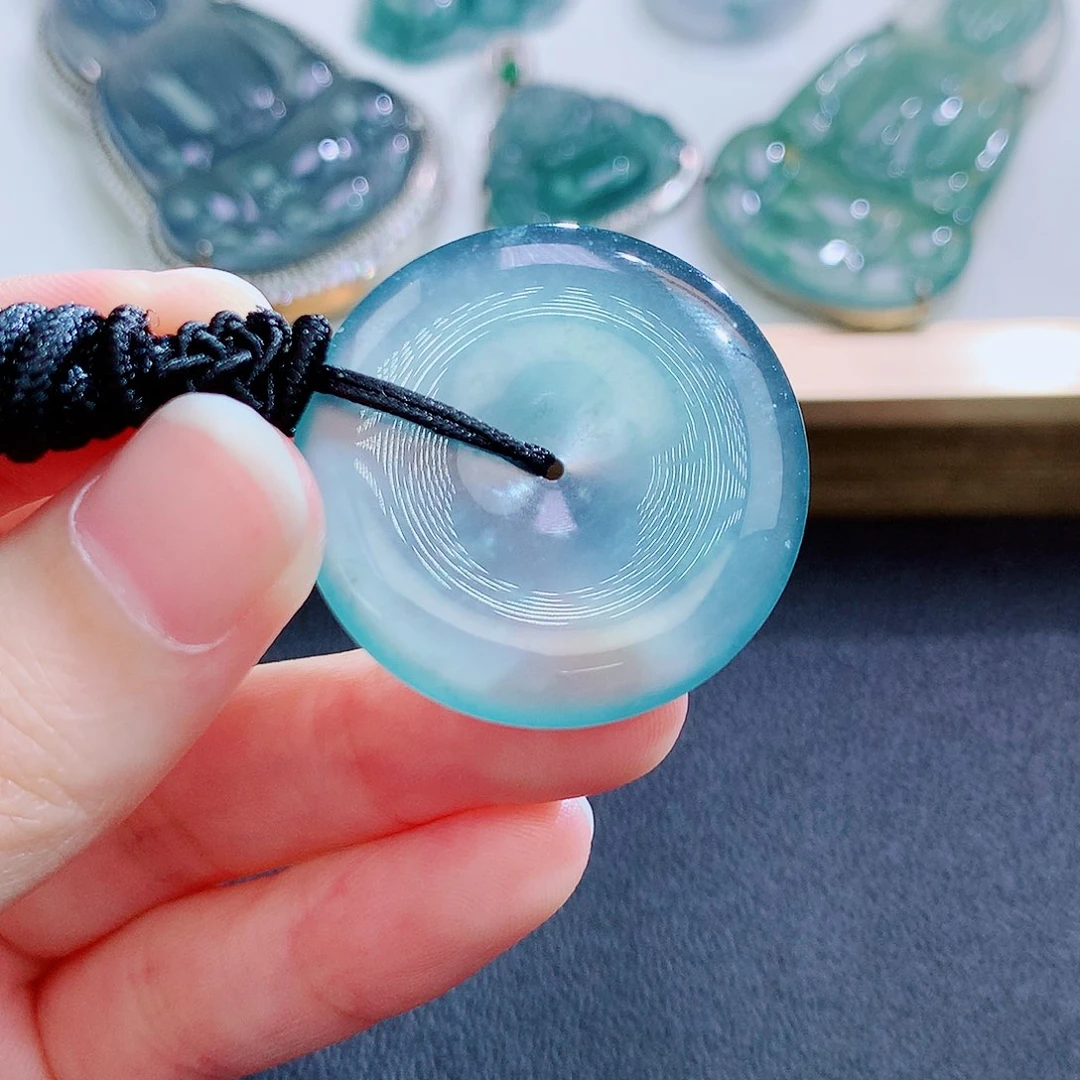 翡翠挂件未镶嵌翡翠