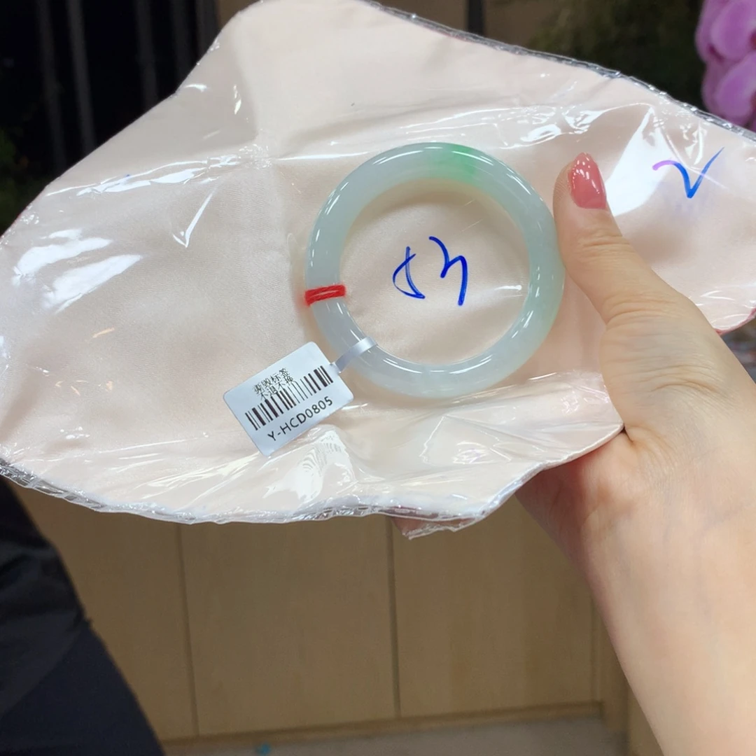 翡翠手镯未镶嵌不退不换