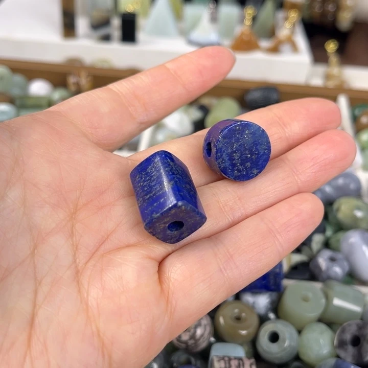 ****公和田玉未镶嵌颈饰