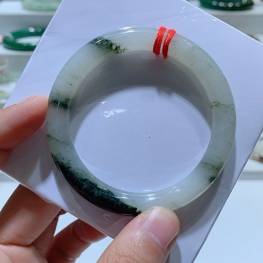 未镶嵌独山玉手镯