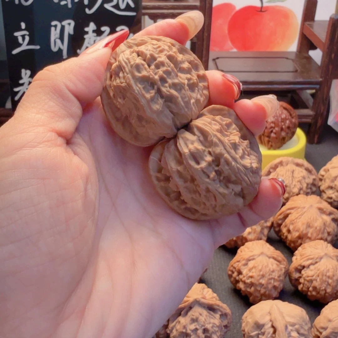 文玩核桃把件全品三角白