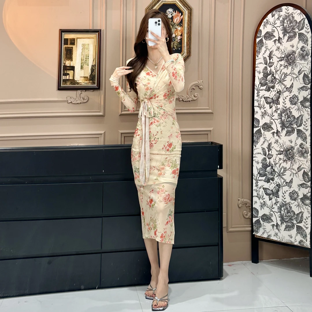 气质女人味轻奢V领绑带长袖水月铃音显瘦包身修身百搭开衩连衣裙