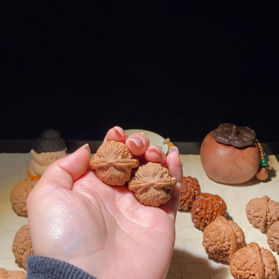 文玩核桃吊坠小白狮33