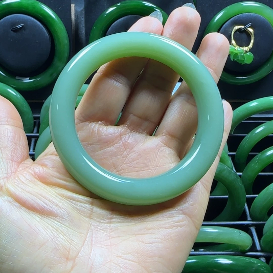 散***拉和田玉未镶嵌手镯