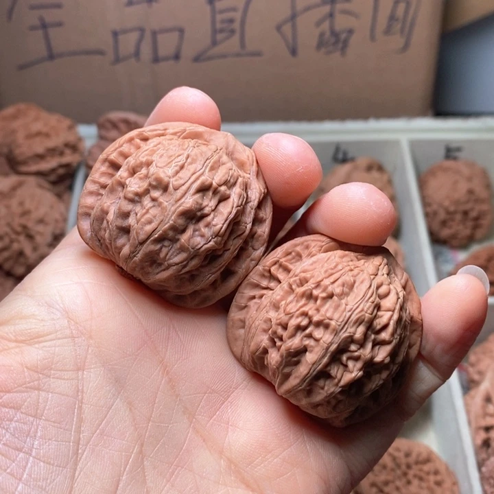 文玩核桃吊坠常*僧帽