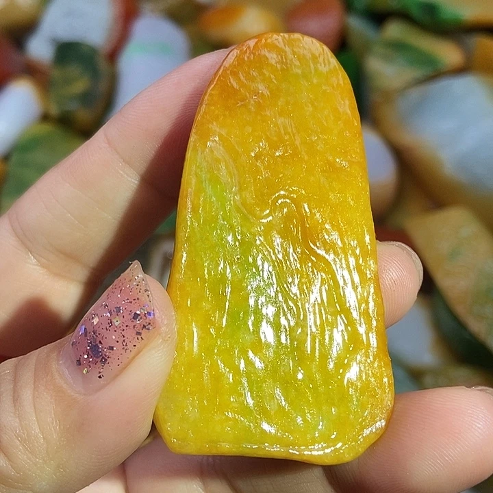 红***枫翡翠未镶嵌颈饰缅甸