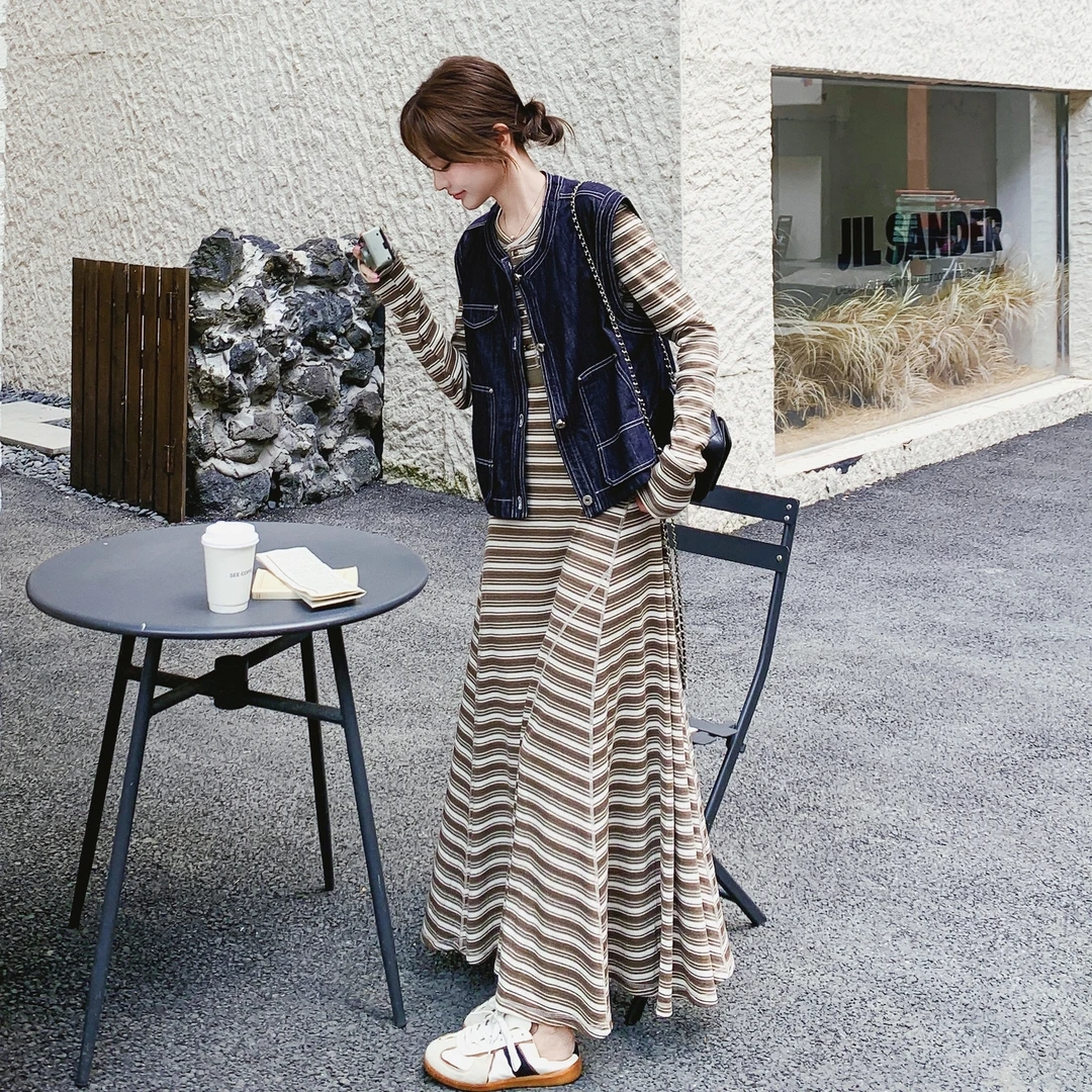 法式松弛感时尚温柔套装裙女秋新款减龄牛仔马甲条纹连衣裙两件套