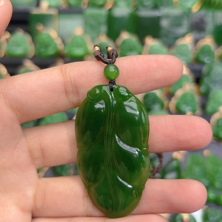 颈饰未镶嵌和田玉（碧玉）