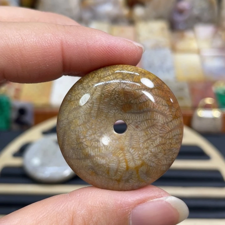 硅化玉未镶嵌颈饰k46