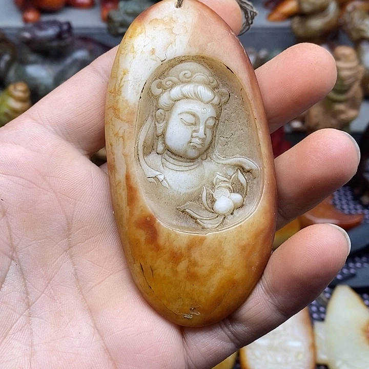 未镶嵌蛇纹石玉颈饰地****?