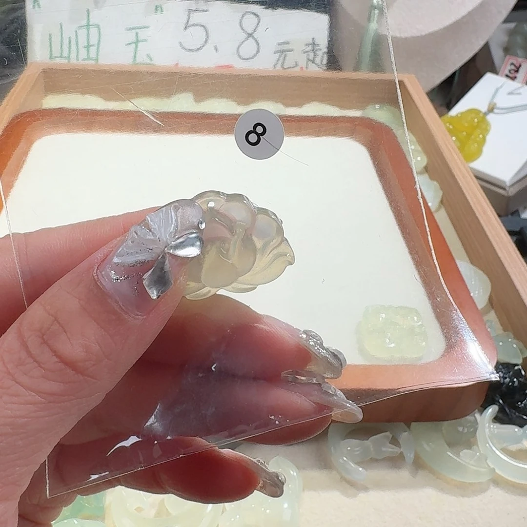 蛇纹石玉颈饰合金精美礼品
