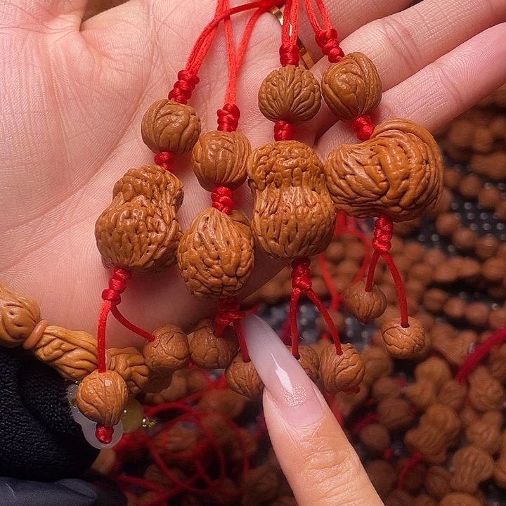 木质类龙纹桃枭挂件