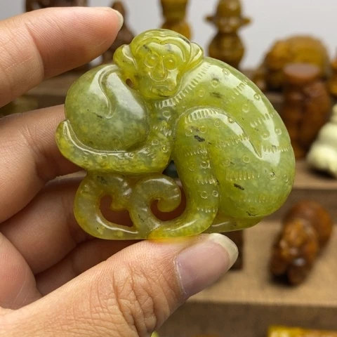 蛇纹石玉未镶嵌颈饰3