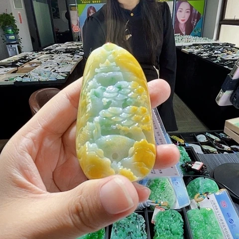 翡翠未镶嵌颈饰翡翠