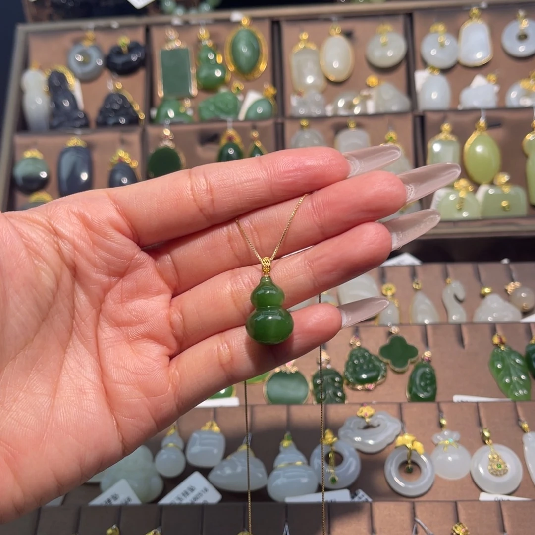 和田玉18K金镶嵌吊坠(赠链)