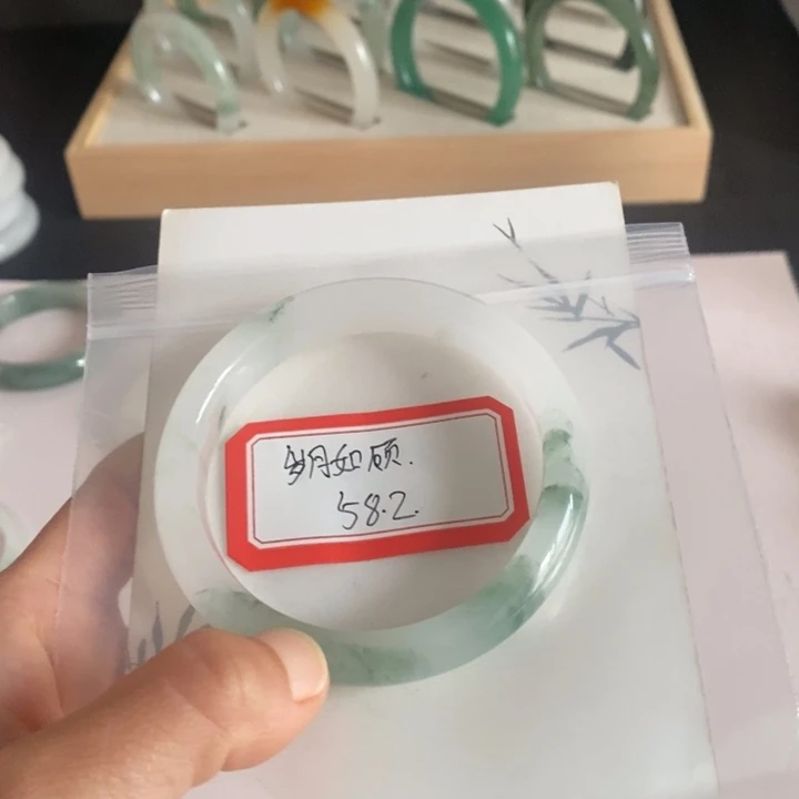 石英质玉未镶嵌手镯