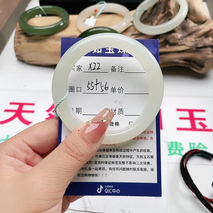 和田玉手镯未镶嵌