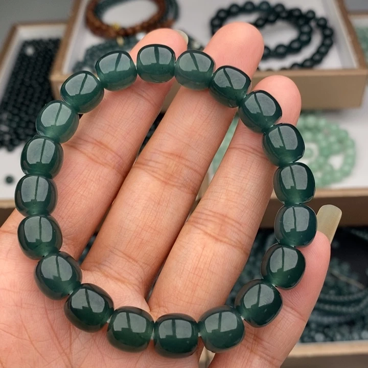 周***驰翡翠未镶嵌手链手串