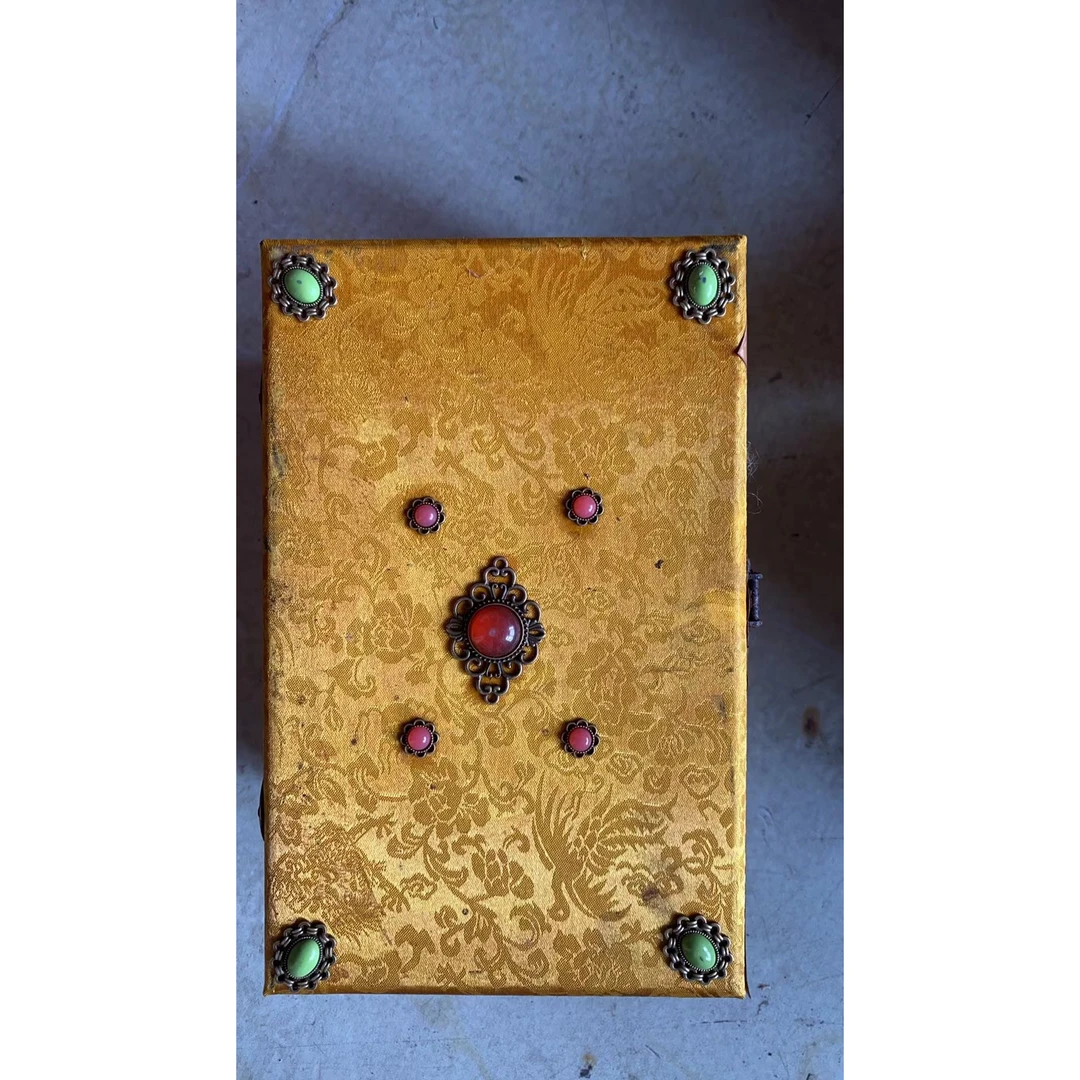 木黄箱刺绣装饰摆件一对（金三甄选）