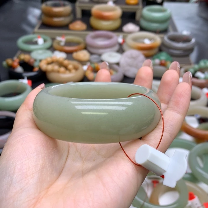 石英质玉手镯未镶嵌
