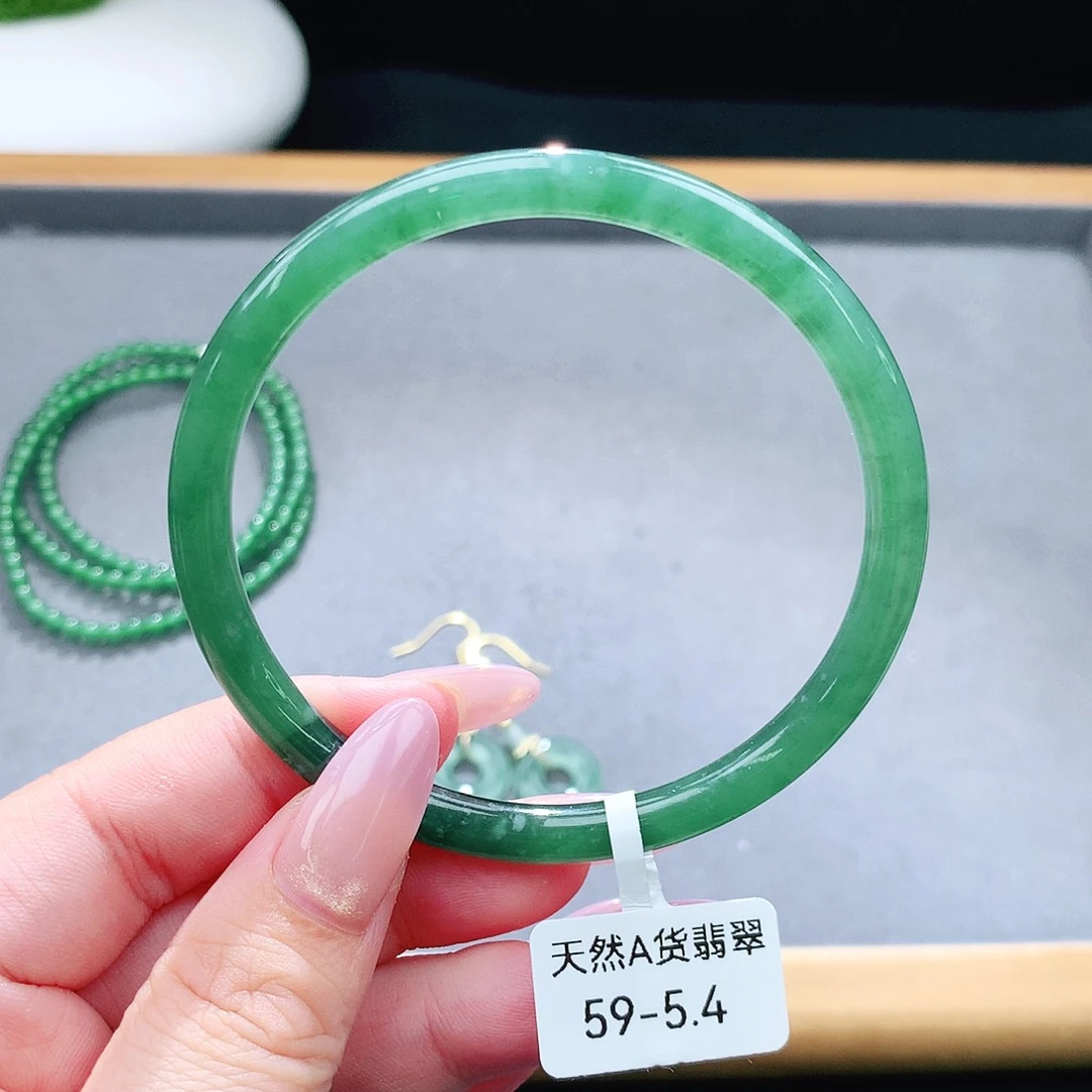 未镶嵌手镯（圆镯）翡翠