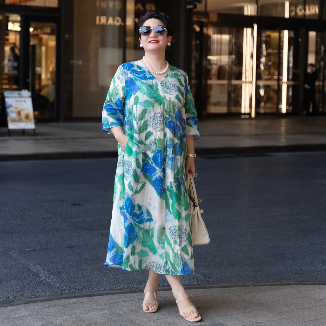 2025年春夏新款时尚宽松写意花漾文艺V领苎麻大码连衣裙0387