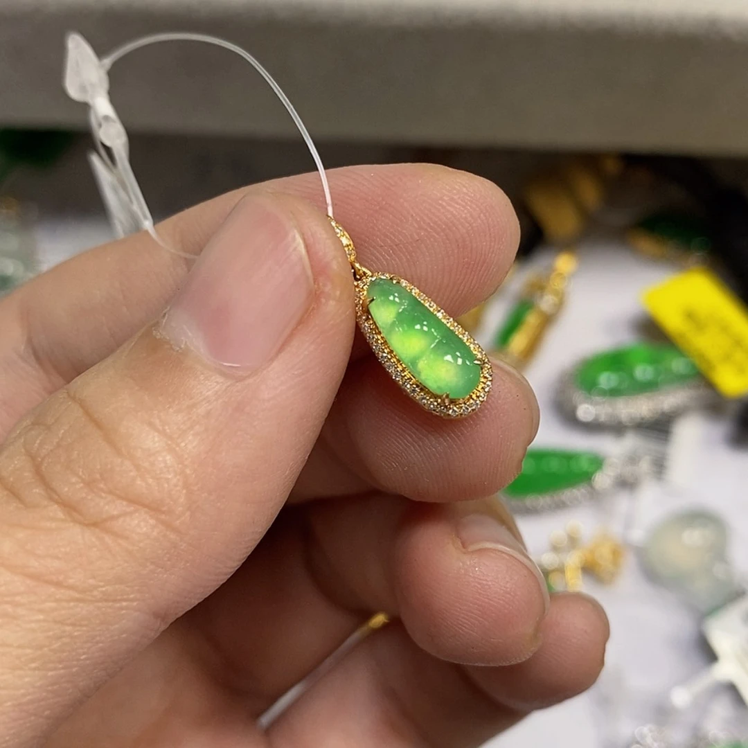 【闪购商品】18K金镶嵌戒指翡翠a****?吊坠