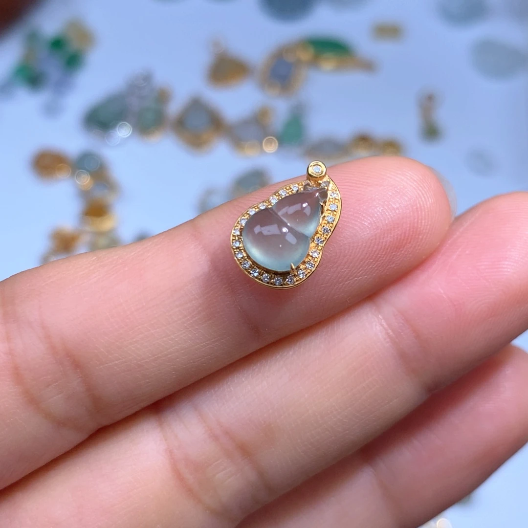 翡翠18K金镶嵌项链葫芦