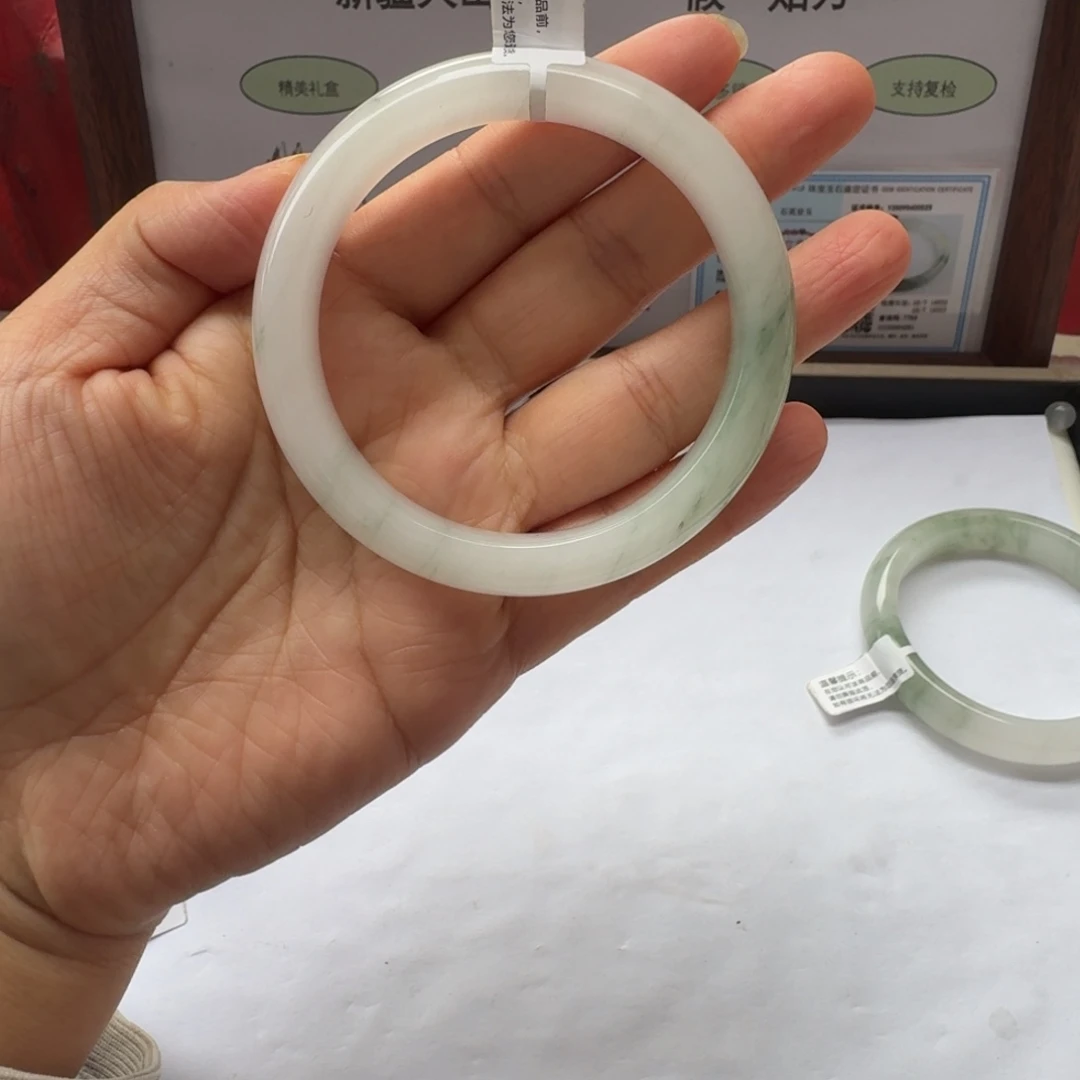 石英质玉（天山翠）未镶嵌手镯