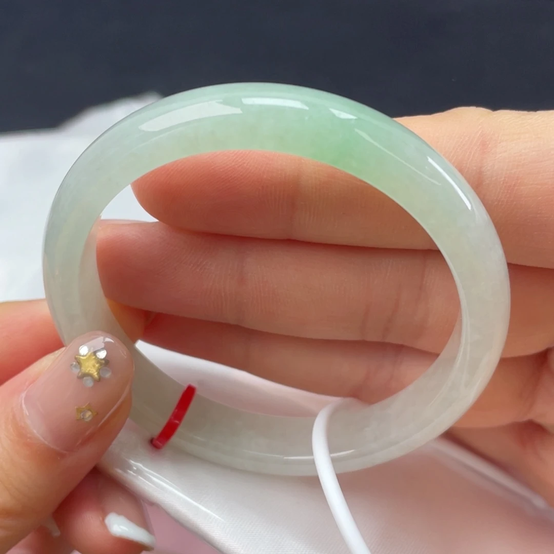 翡翠手镯未镶嵌52圈口