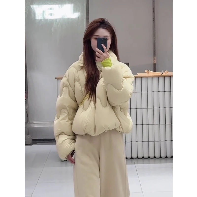 黄色短款波浪感羽绒服女2024年冬季新款泡芙云朵白鸭绒面包服外套