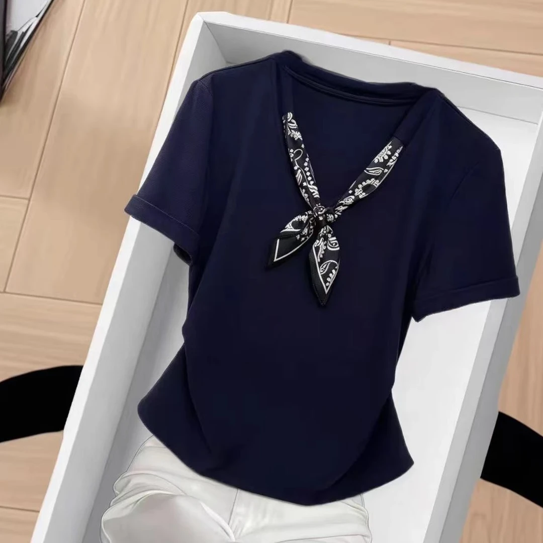 大码胖mm法式设计感丝巾V领短袖T恤女士夏季时尚减龄休闲百搭上衣