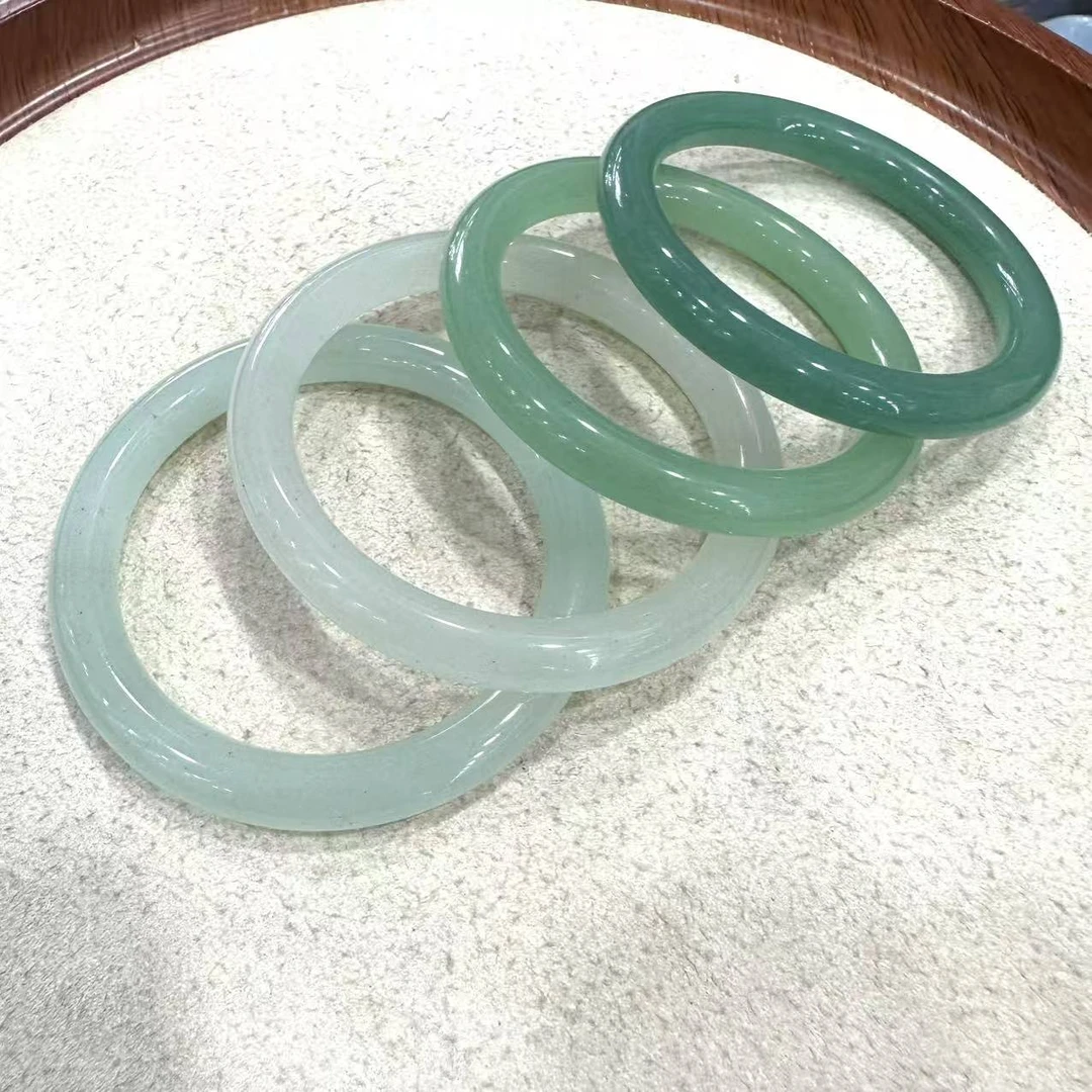 《小猪甄选》佳佳东陵玉美人条手镯多样性发其一