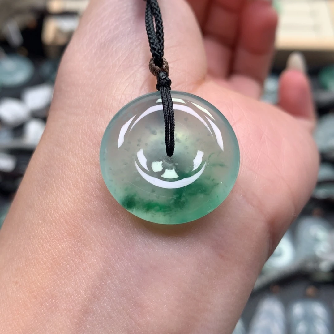 翡翠颈饰未镶嵌扣子