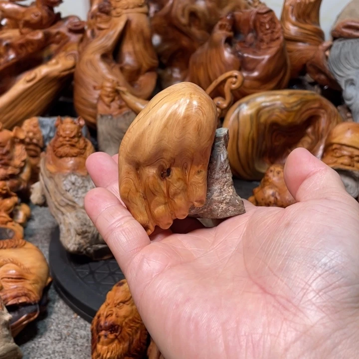 柏木手握石权手把件