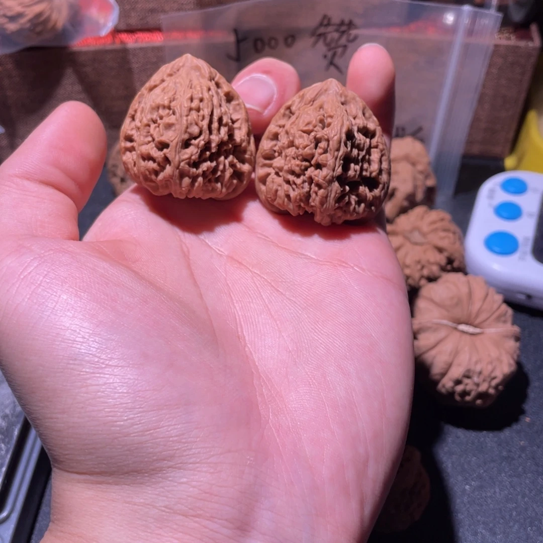 文玩核桃吊坠三角疆