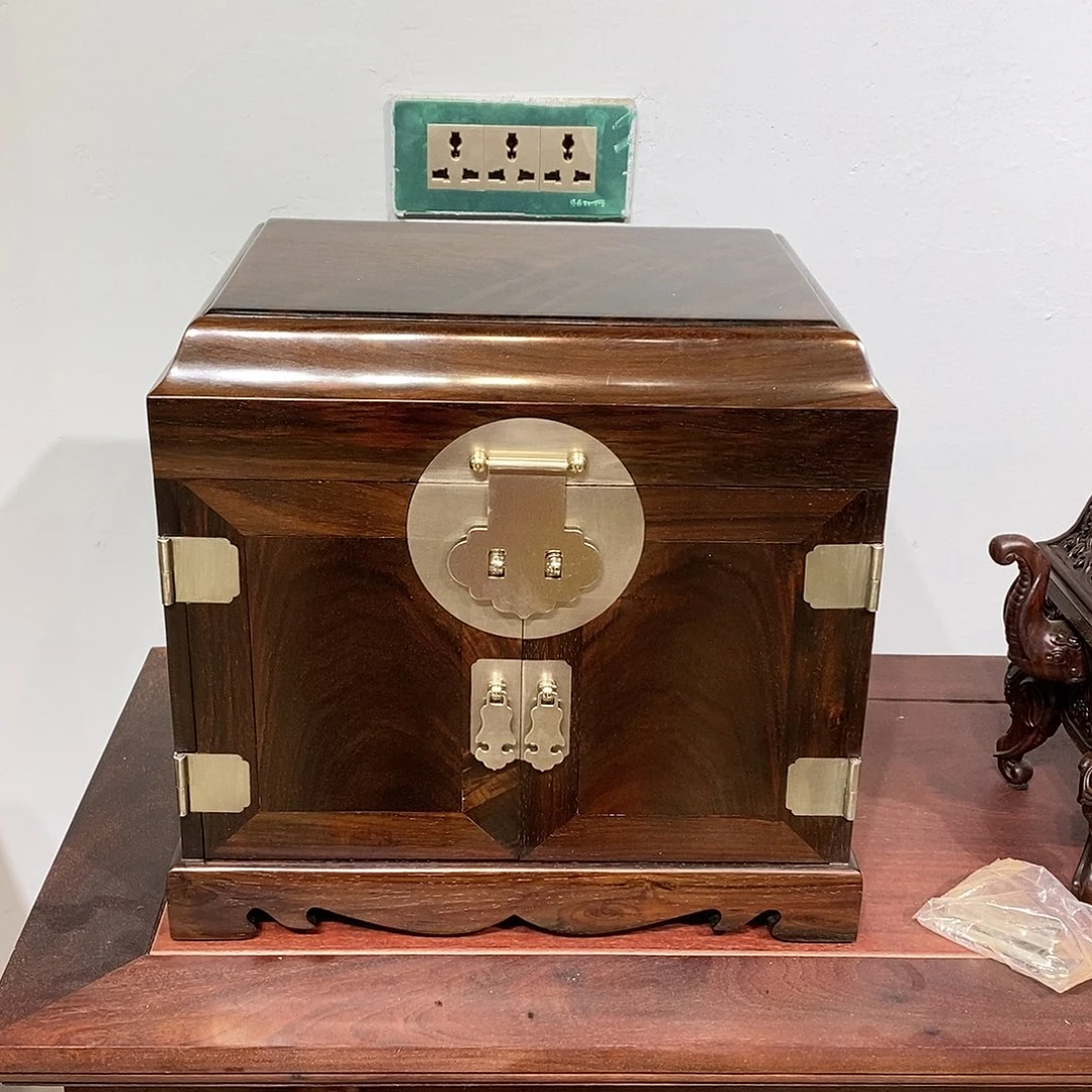 成套家具红酸枝木类官皮箱