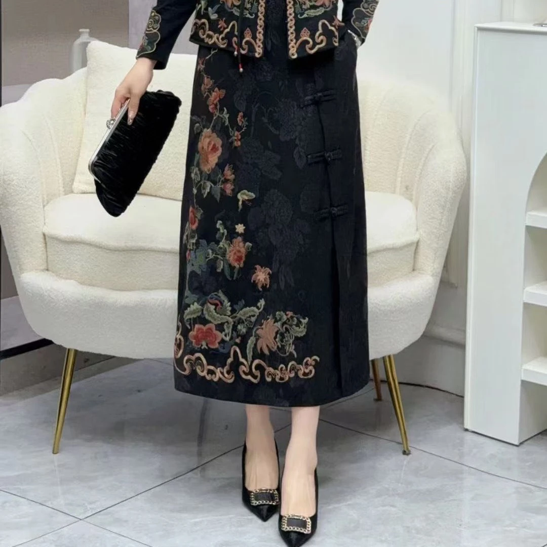 新款高端刺绣六扣裙半身裙