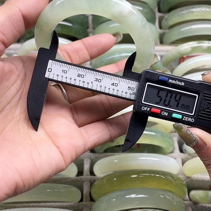 蛇纹石玉未镶嵌手镯60