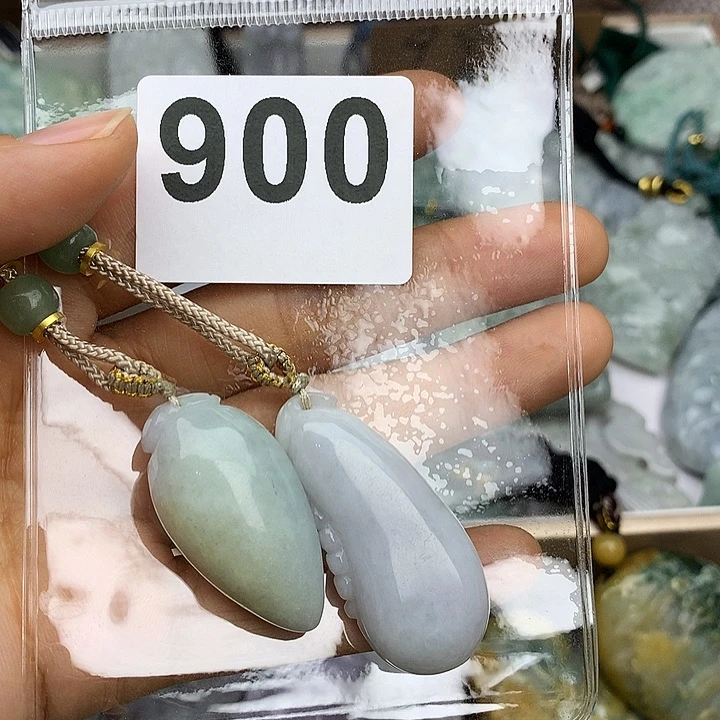 翡翠颈饰未镶嵌小*翡翠