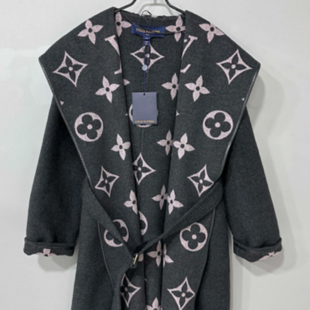 未使用 LouisVuitton/路易威登 黑灰色满印浴袍大衣/40码/36342