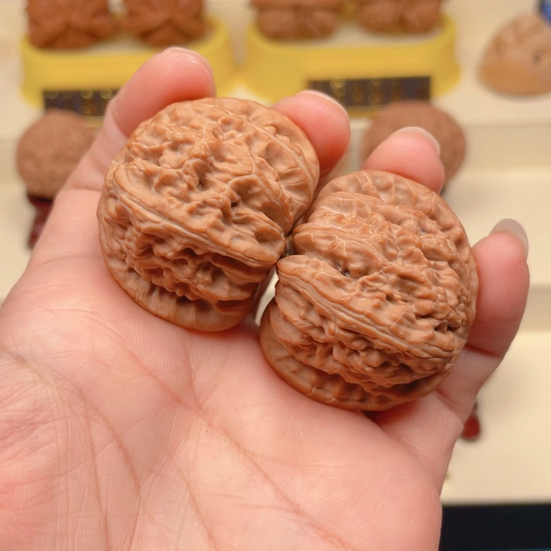 顾***.文玩核桃把件白狮子40