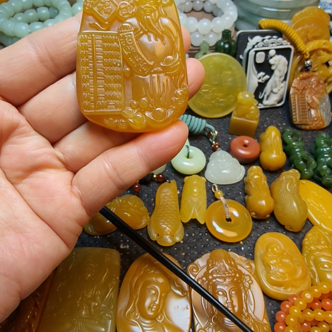 石英质玉（黄龙玉）未镶嵌颈饰