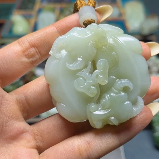 和田玉未镶嵌颈饰