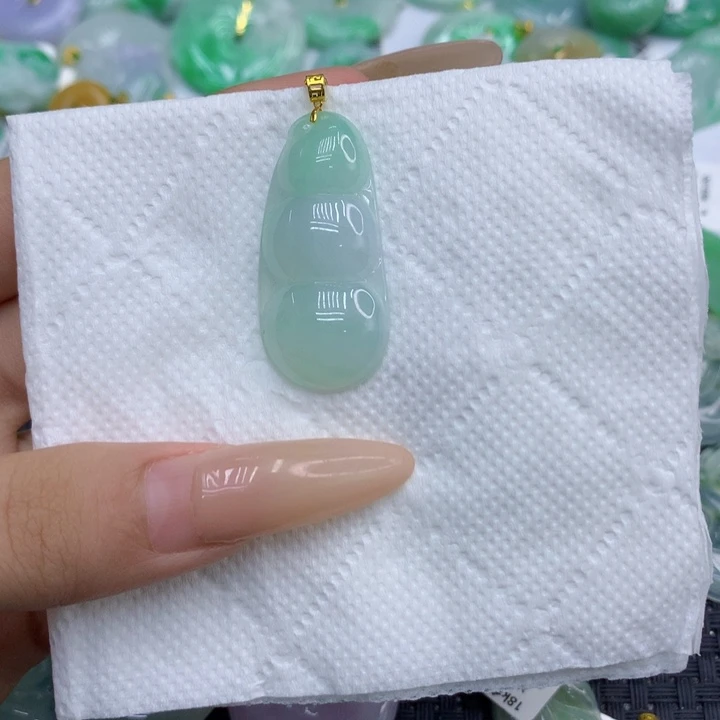 颈饰18K金镶嵌翡翠111111111111