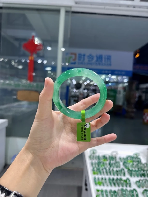 高冰飘花阳绿玉镯天然非洲翠手镯（多样性发货 一物一拍）